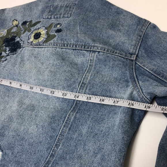 Forever 21 Women’s Distressed Embroidered Denim Jacket Size S - Picture 8 of 11